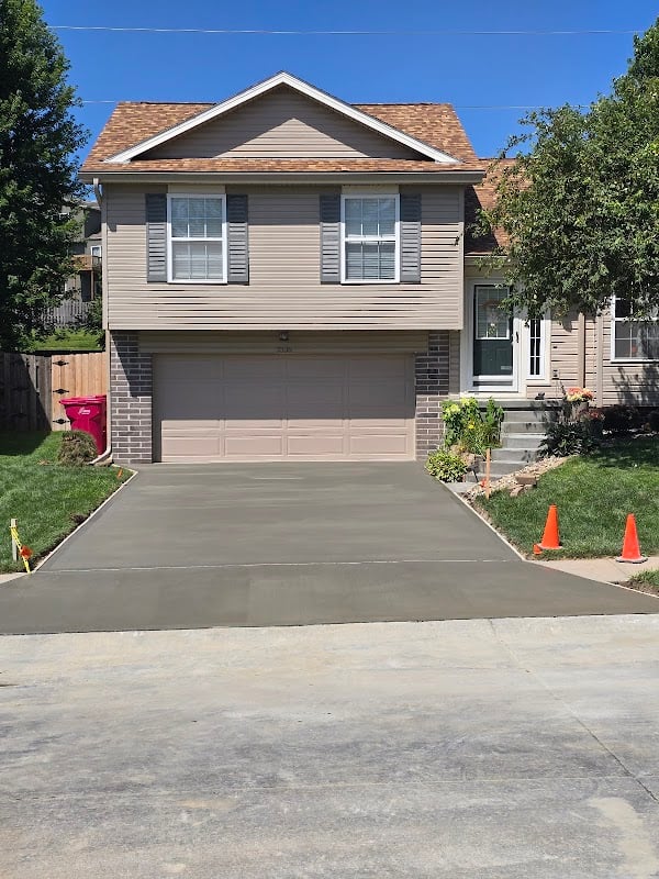 LP Concrete and Fencing LLC